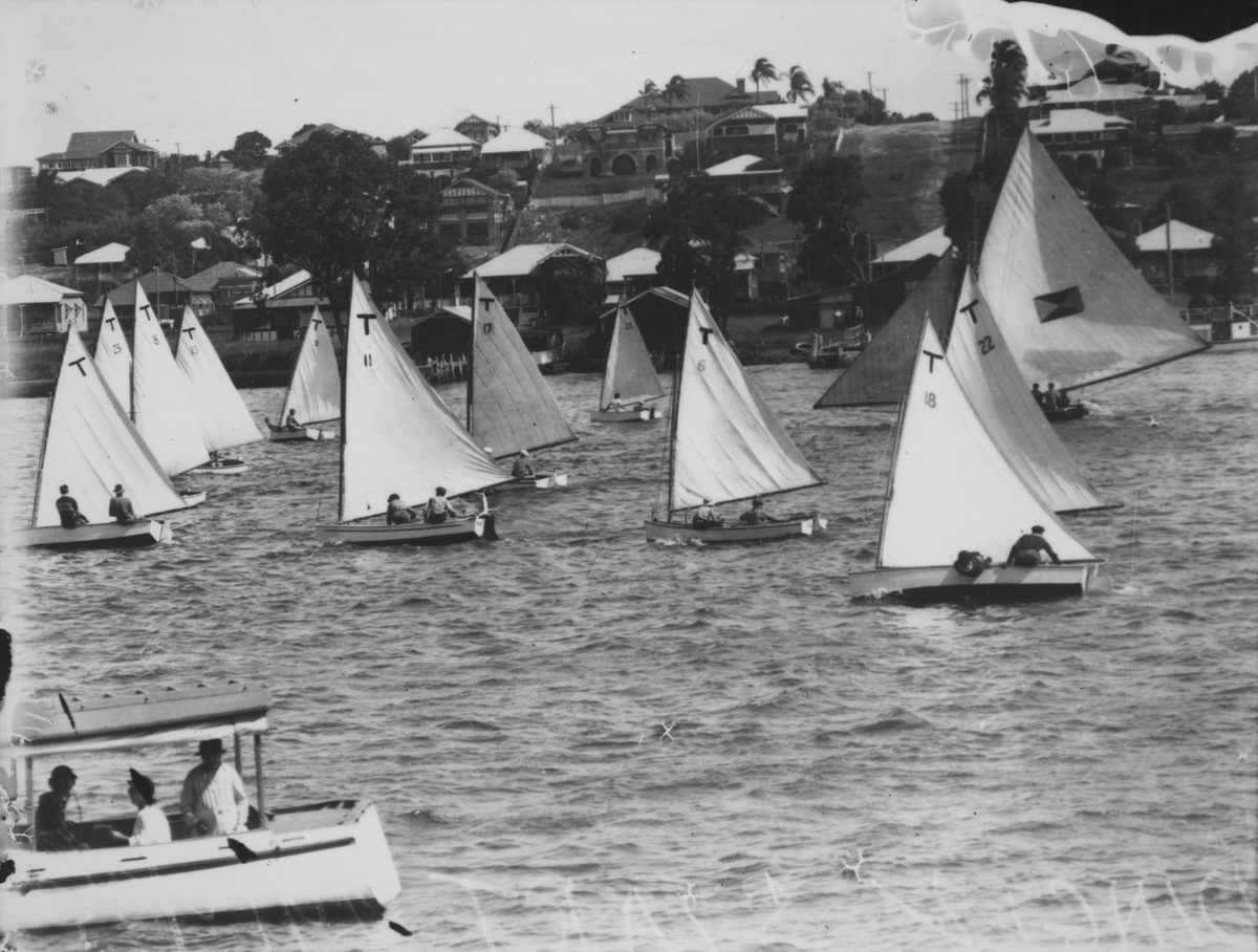 Dinghy racing at the start, 1936