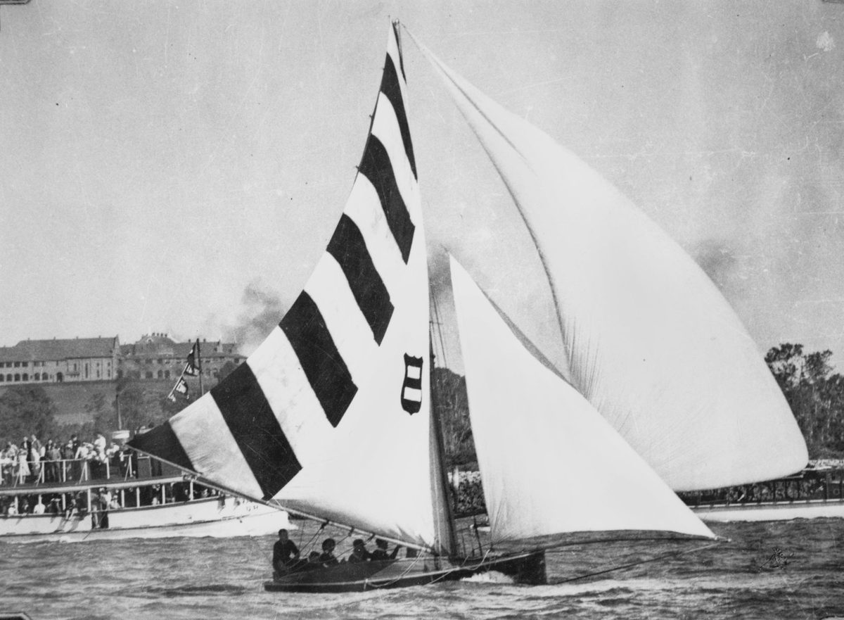 Ardath an 18 footer skiff sailing in Brisbane, 1947