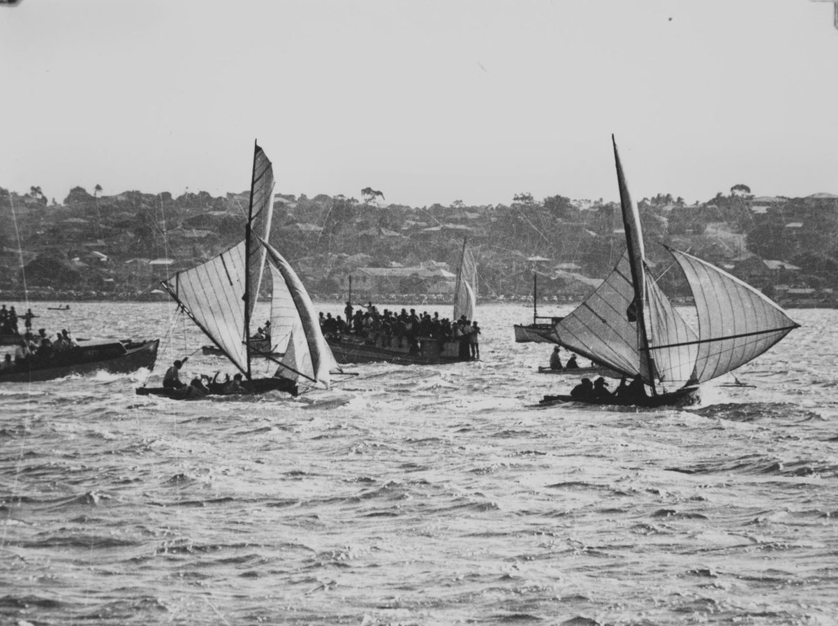 Finsh of the last heat of the sixteen footers championship, 1948