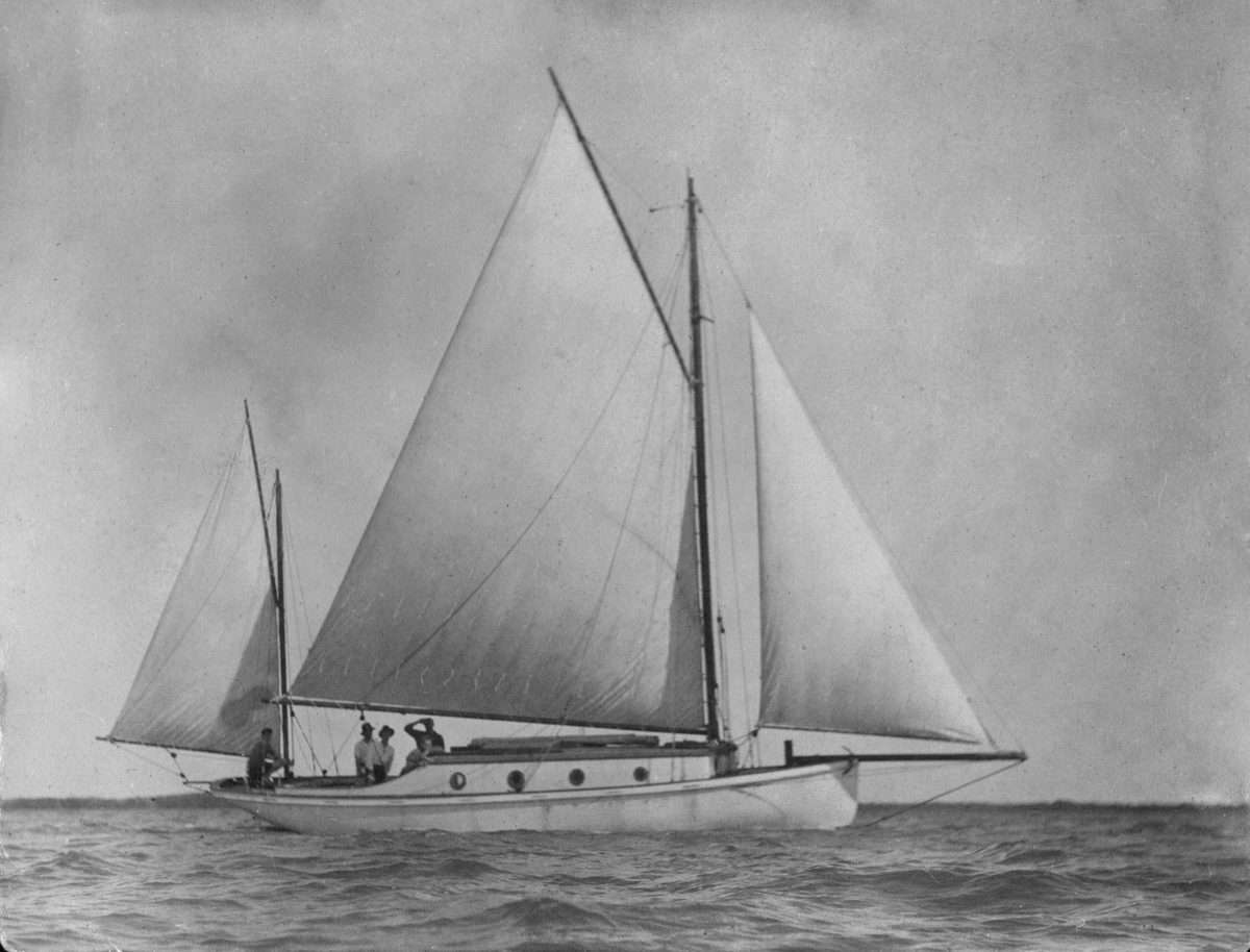 Sailing on Moreton Bay, 1915