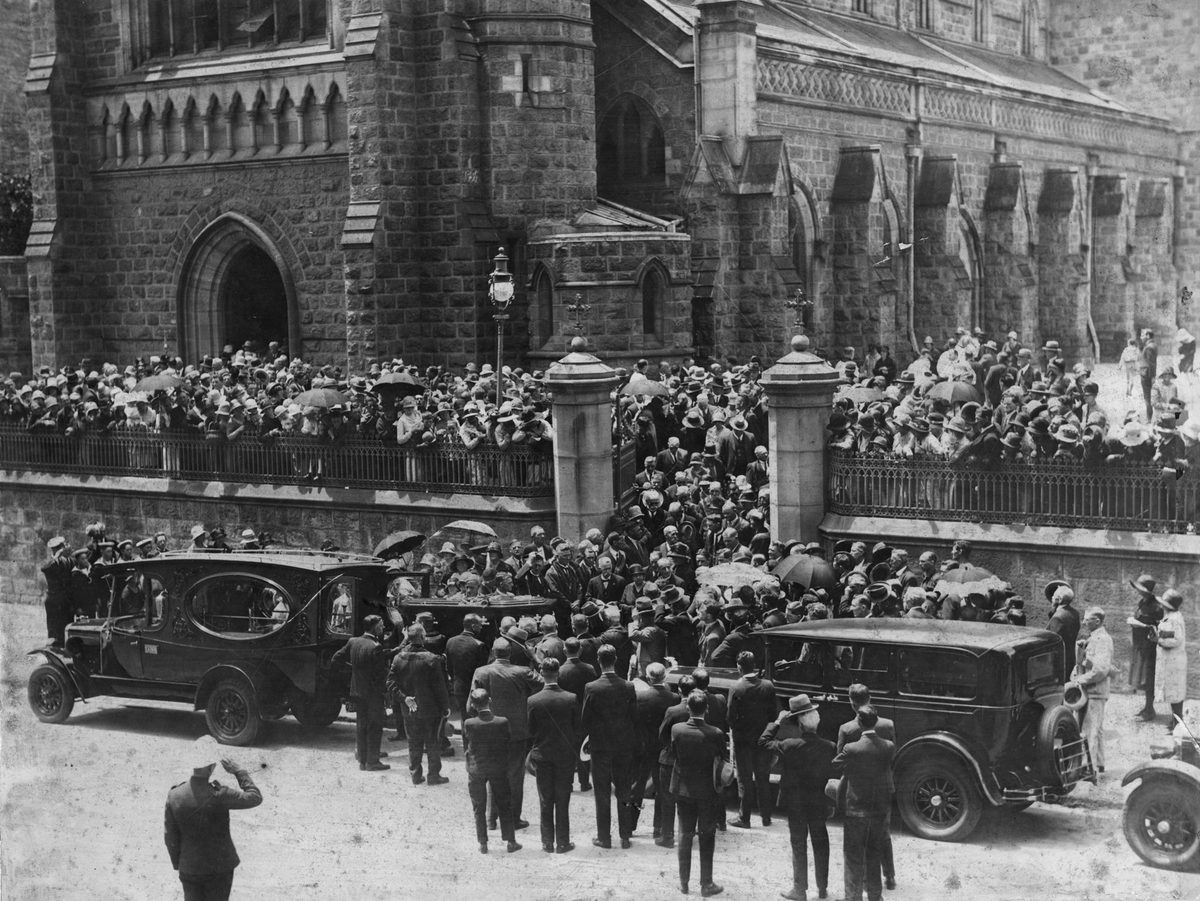 Funeral crowd outside St. Stephen's Cathedral, Brisbane, 1929