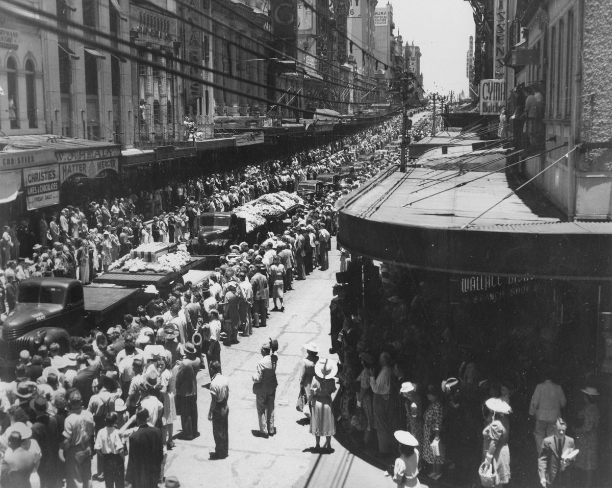 Funeral procession for American soldiers, Queen Street, Brisbane, Queensland, 1947