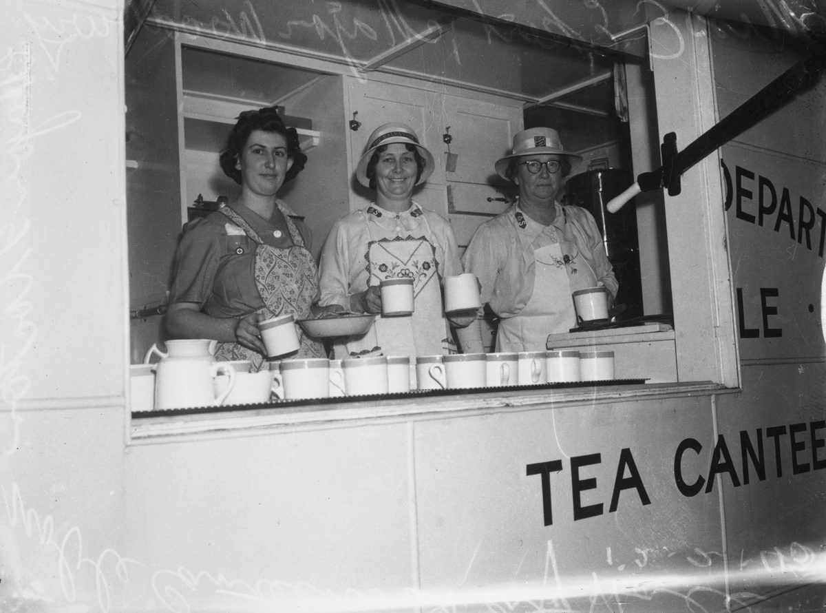 Salvation Army Mobile Canteen at Brisbane City Hall, 1943