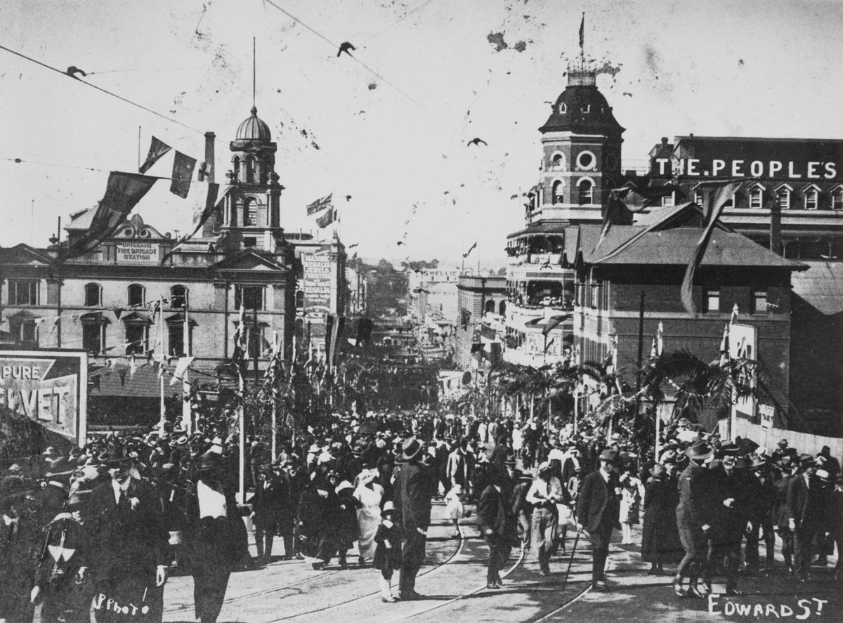 Crowds gathered on Edward Street during the visit of Edward, the Prince of Wales, Brisbane, 1920