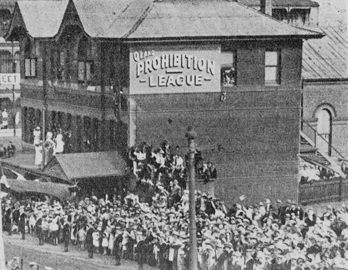 Crowd gathered outside the Queensland Prohibition League building on Edward Street to watch a military parade, Brisbane, 1927
