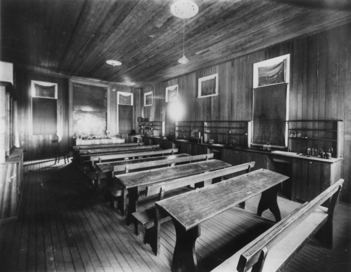 Ipswich Girl's Grammar School science laboratory, 1925