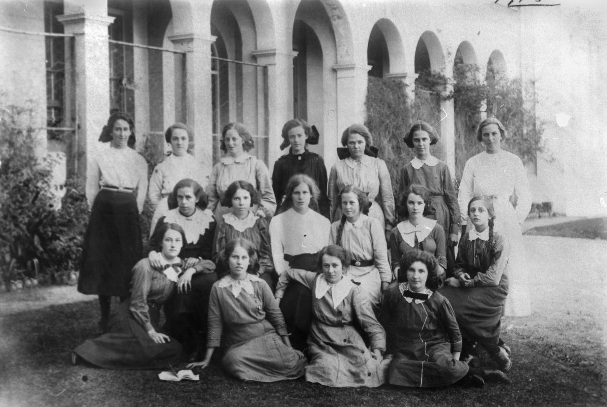 Class photograph, Ipswich Girls' Grammar School, 1913