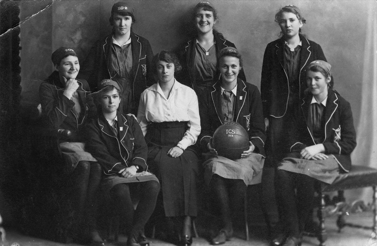 First basketball team, Ipswich Girls' Grammar School, 1918