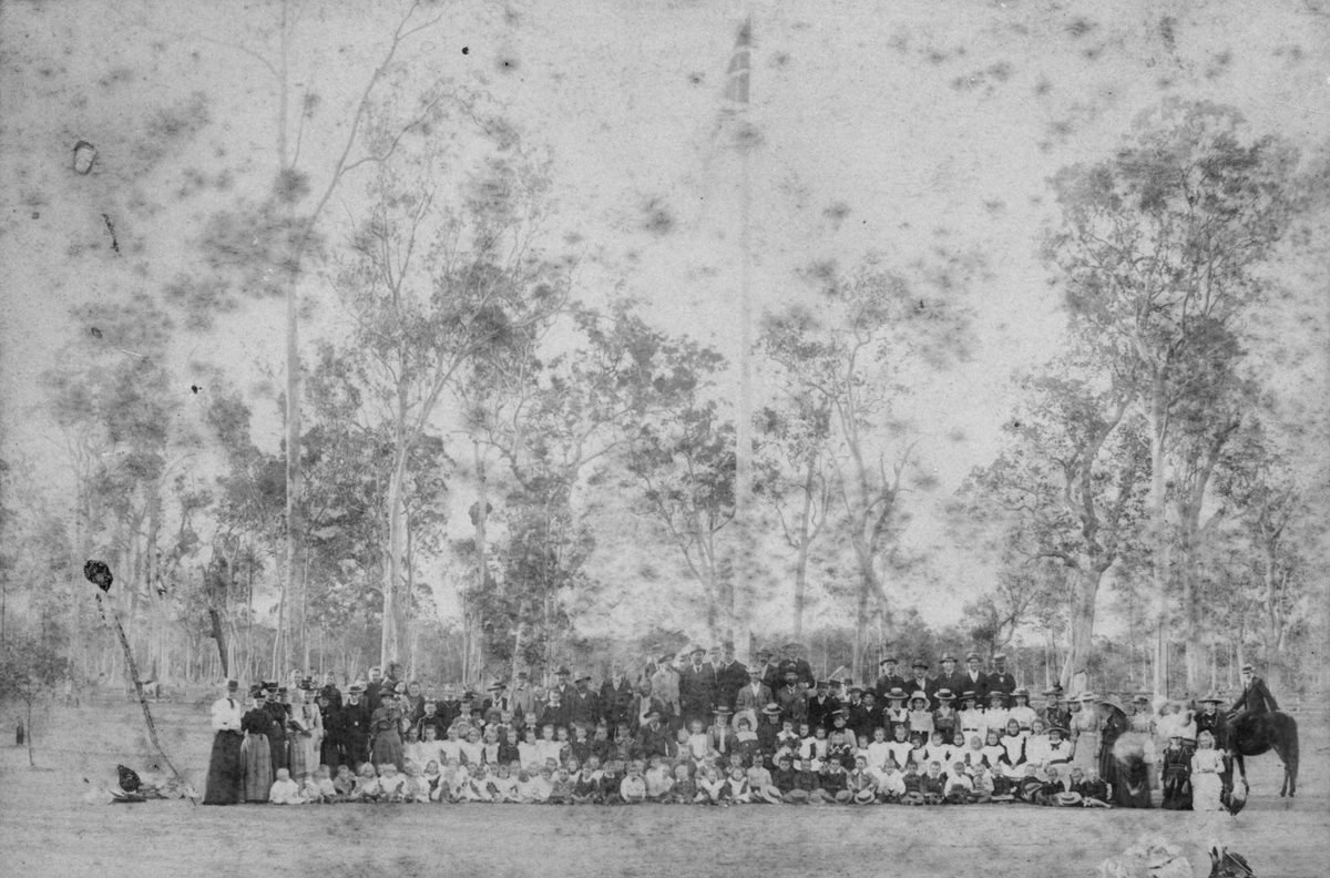 Group photograph of students and staff of Alberton State School, 1902
