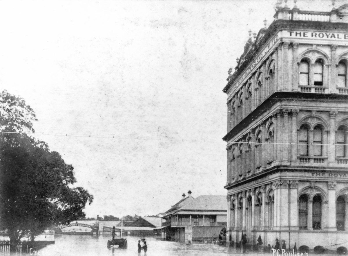 Floodwaters in the street outside the Royal Bank, Brisbane, 1890