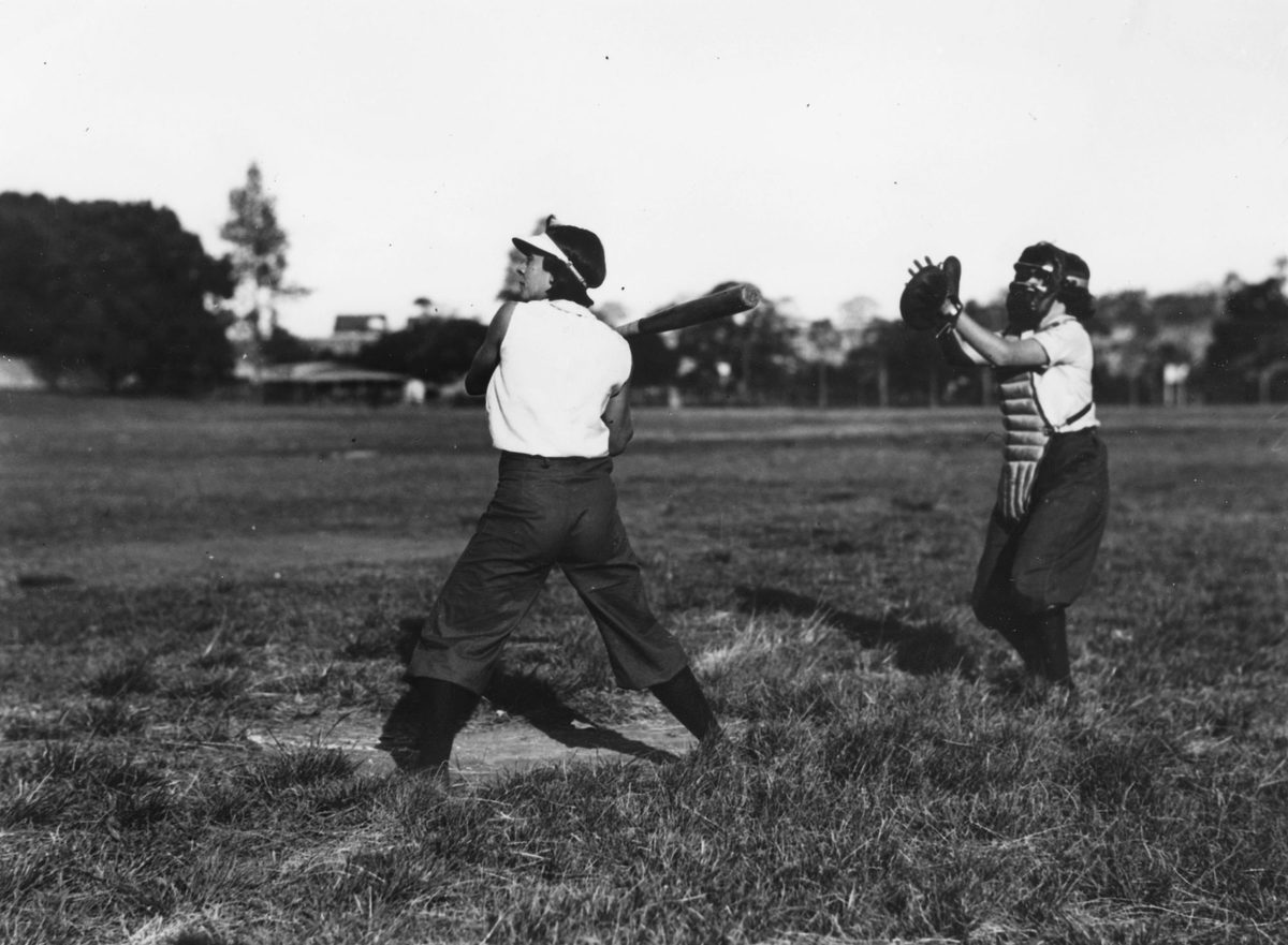 Thelma Peake and Kath Lyons playing baseball, Brisbane, 1934
