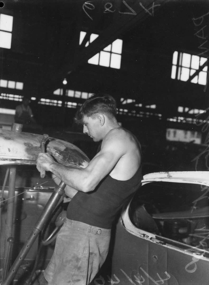 Panel beater at work, Brisbane, 1940