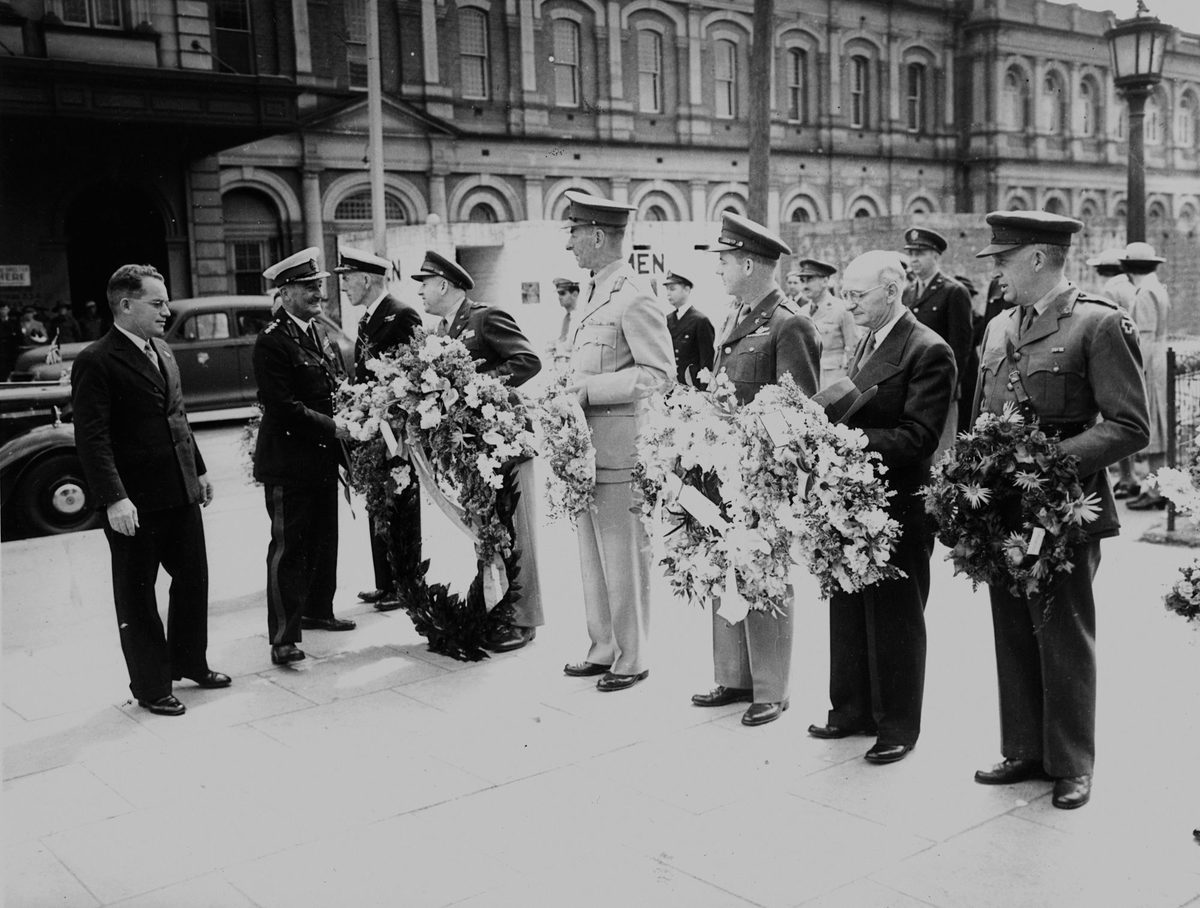 Wreath laying ceremony at Anzac Square, Brisbane, September 1944