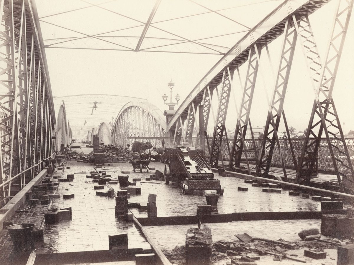 Victoria Bridge nearing completion, Brisbane, 1896