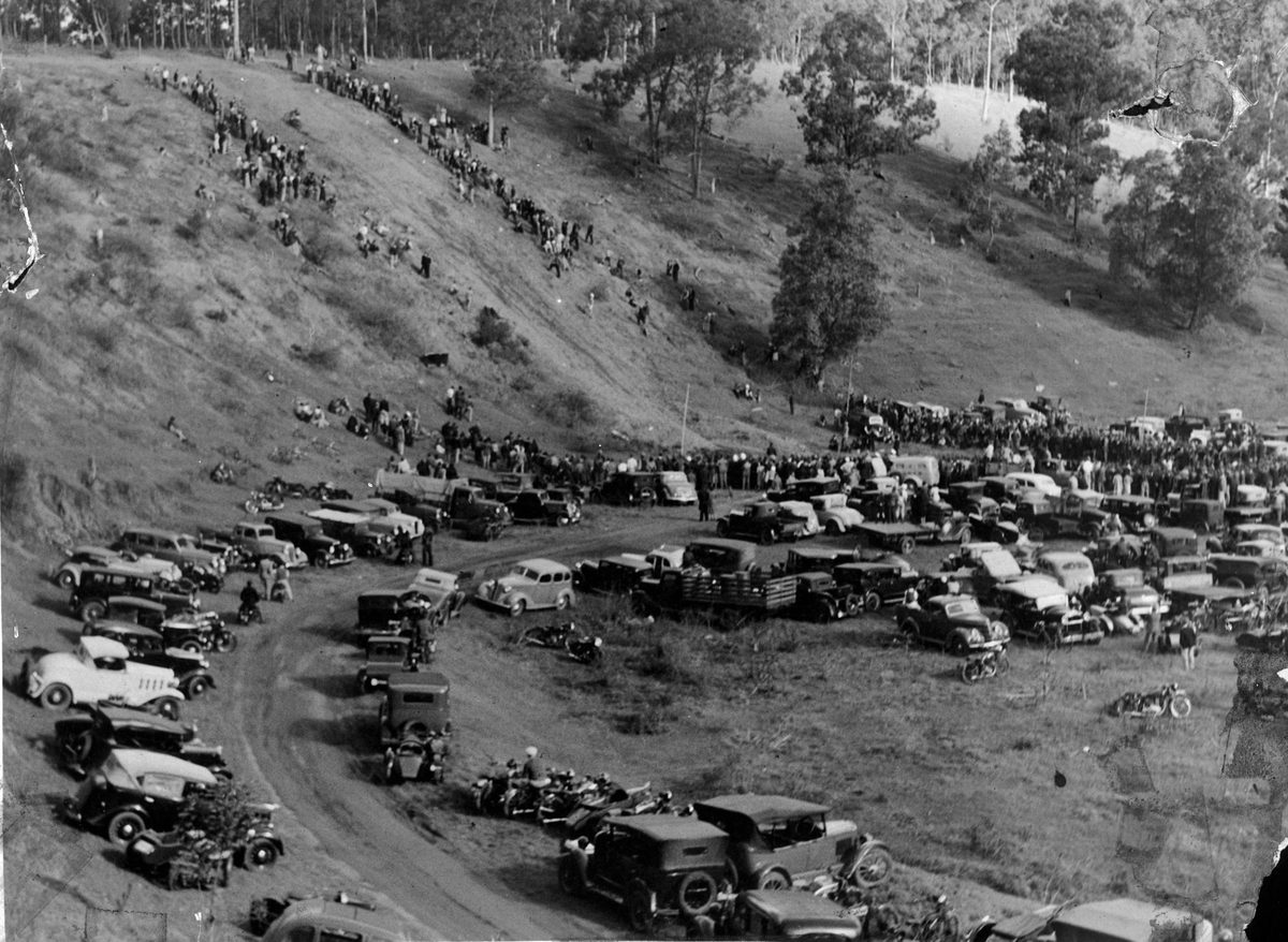 Motorcycle hill climbing event in Bardon, 1938