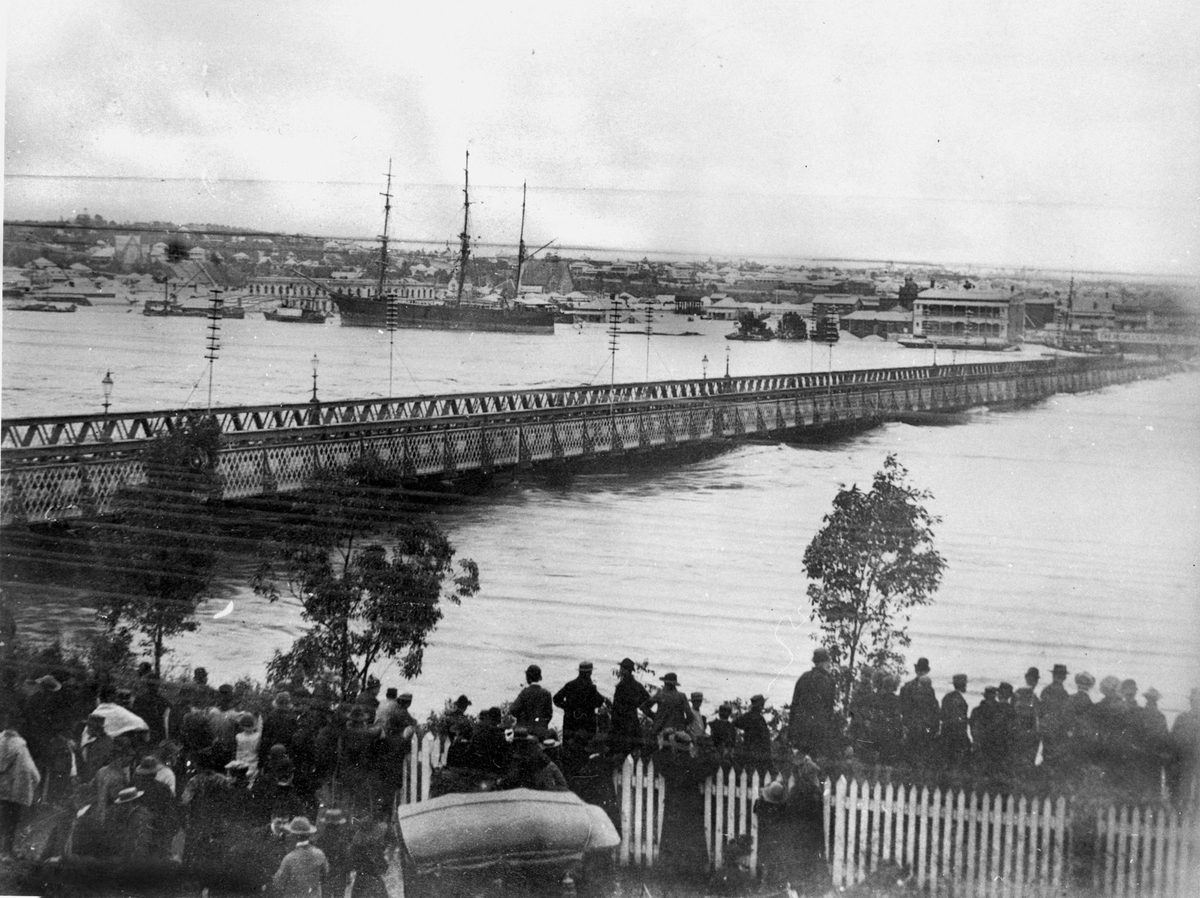 Victoria Bridge, Brisbane, during the 1893 flood