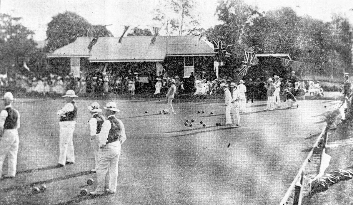 Lawn bowlers at the East Brisbane Bowling Club, 1906