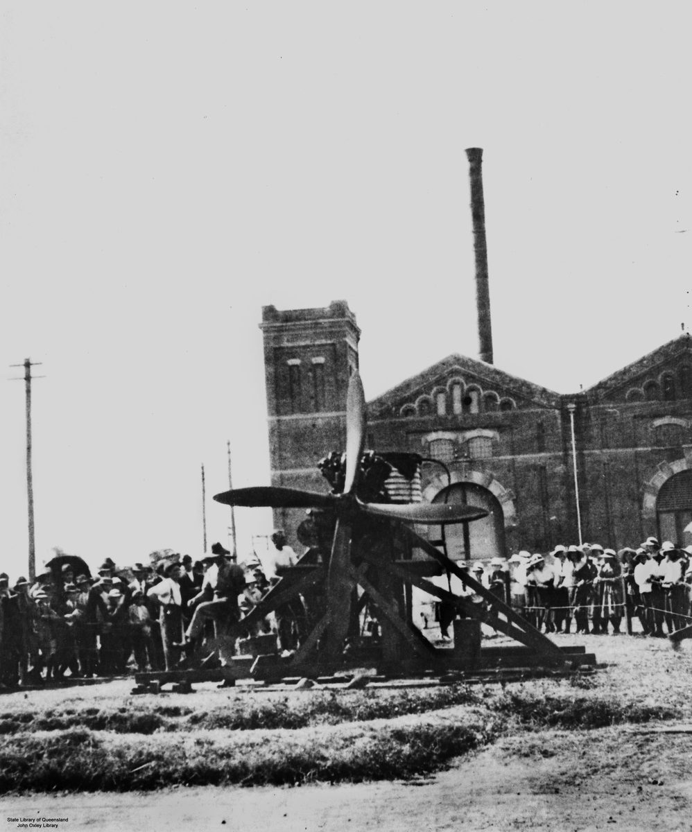 Ross and Keith Smith's propeller for their Vickers Vimy aeroplane, 1920