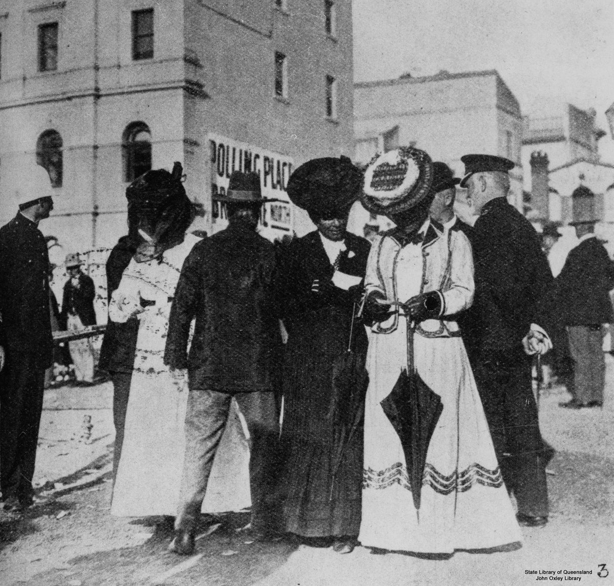 Men and women at a polling booth on Adelaide Street in Brisbane, 1907