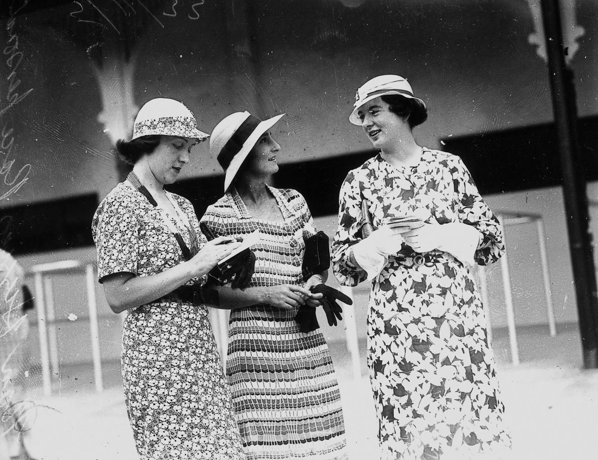 Pauline Tristram, Audrey Forth and Nan Higgins at Ascot Races, Brisbane, November 1933