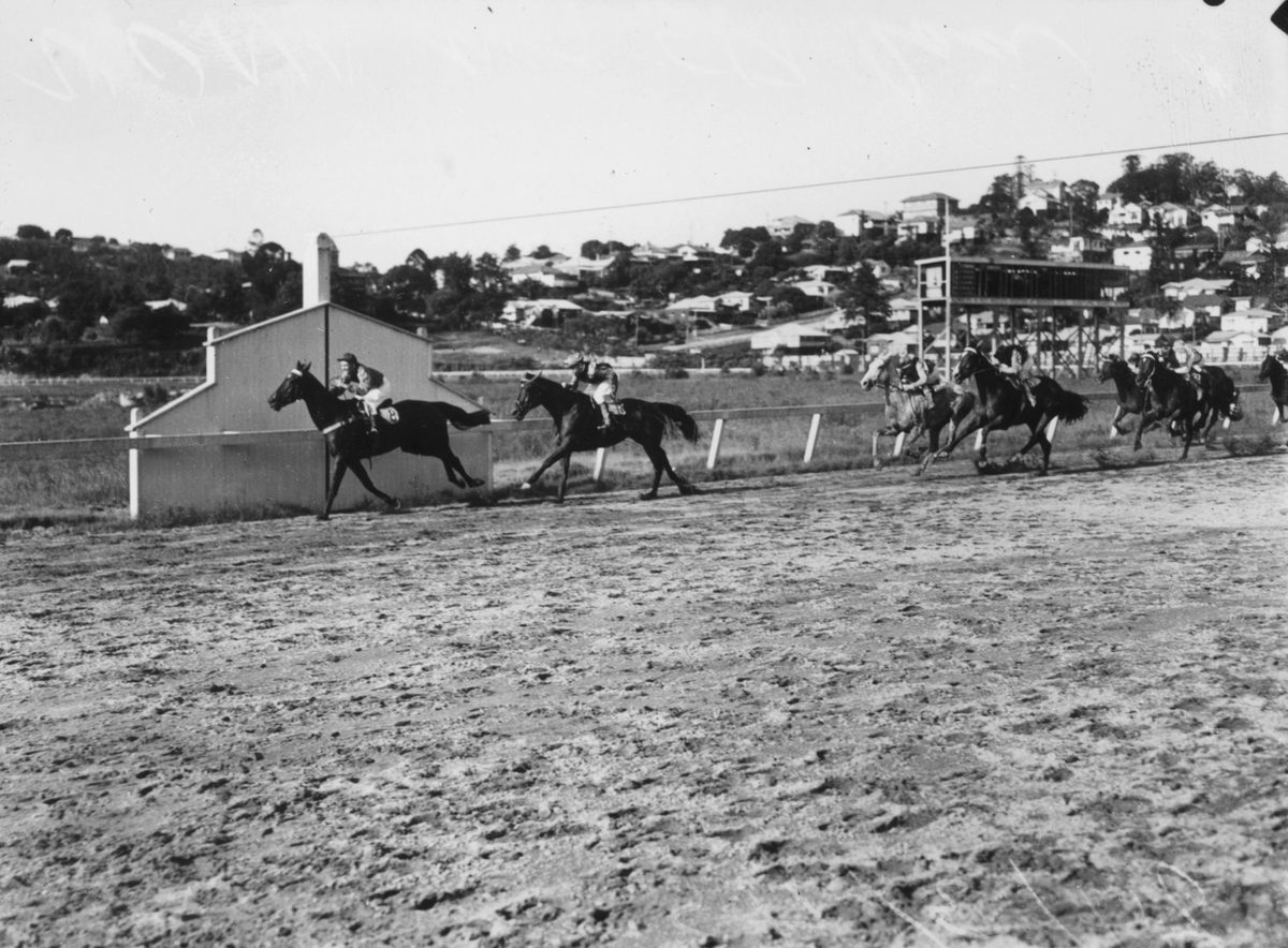 Vuna is first past the post at Albion Park, Brisbane, 1945