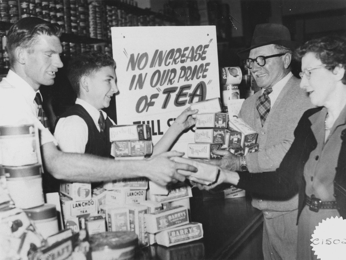 Customers buying up tea before the price rise, Brisbane, 1954