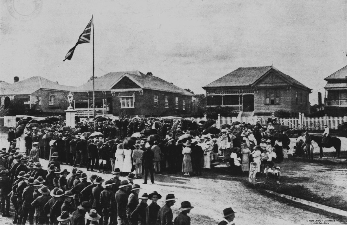 Governor Matthew Nathan unveiling a war memorial at Indooroopilly, Brisbane, Queensland, 1921