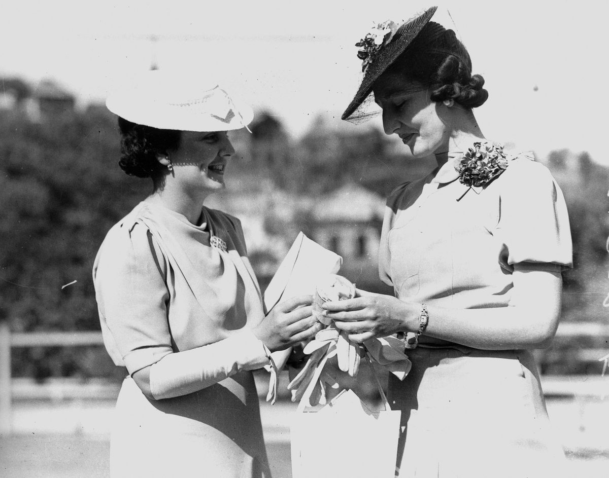 Freda Lindsay and Norma Raymond at the Mater Hospital fete in Brisbane, 1939