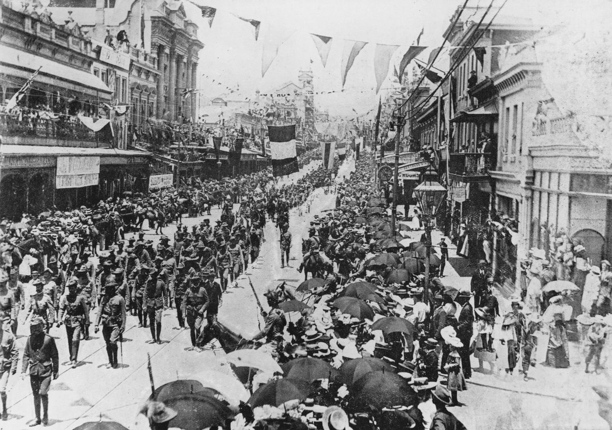 Returned Queenslanders marching with the Imperial Troops, Brisbane, 1901