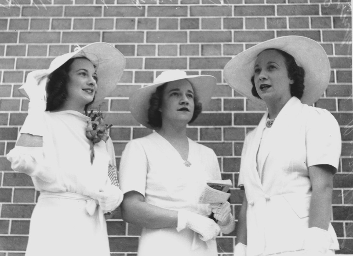Sisters Molly, Jessie and Nancy Simpson at the Ascot races, Brisbane, 1939
