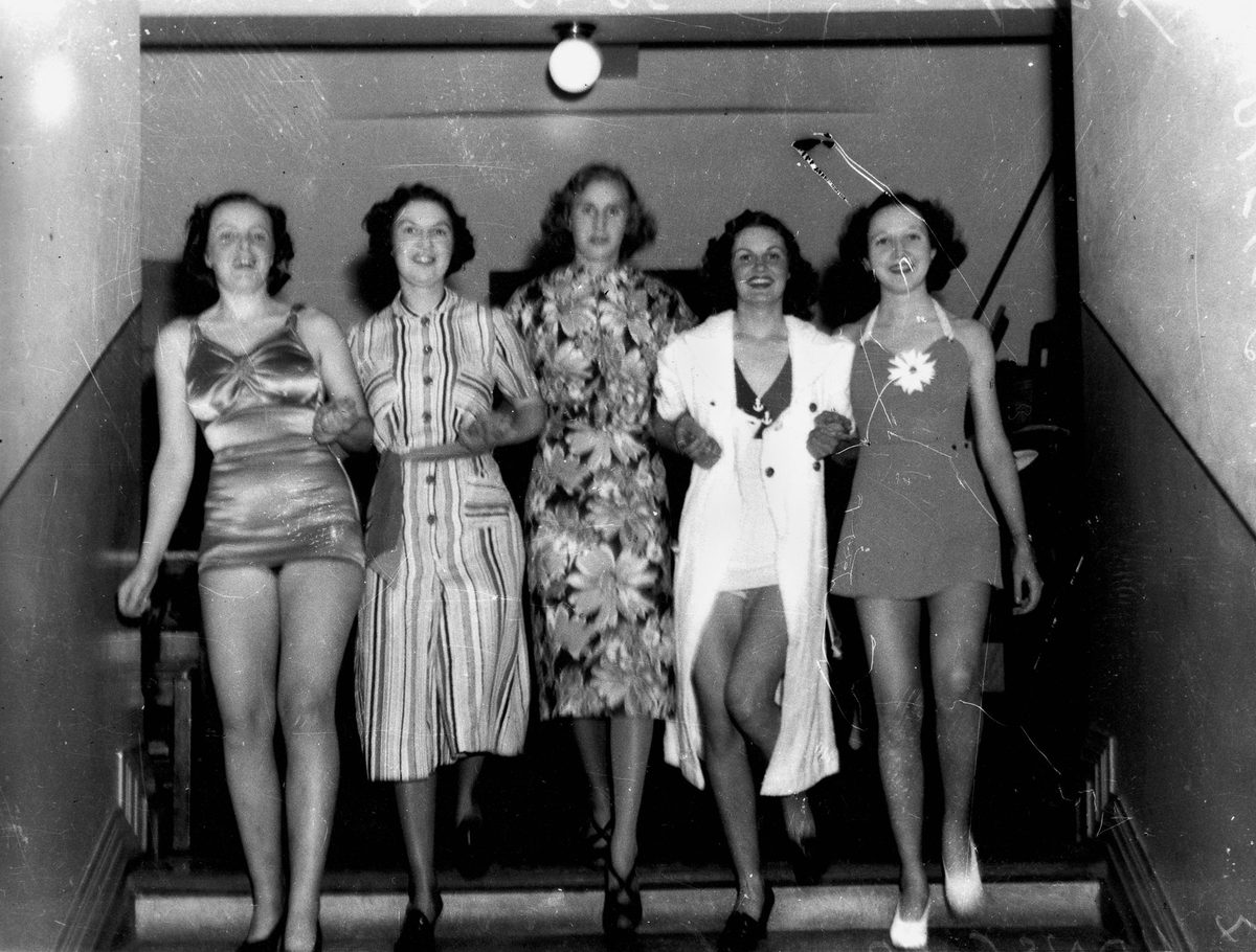 Stepping out for a Spring fashion parade, 1938