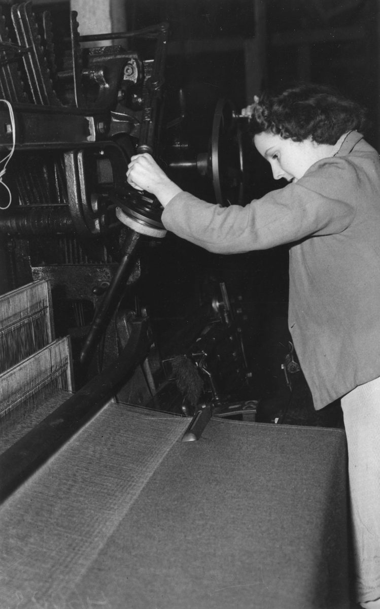 Woman factory worker operating the weaving loom, Ipswich, 1940