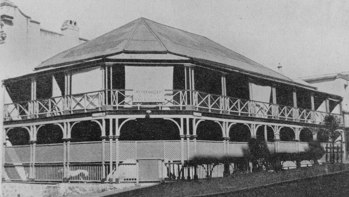 Courier office on the corner of George and Charlotte Streets, Brisbane, 1921