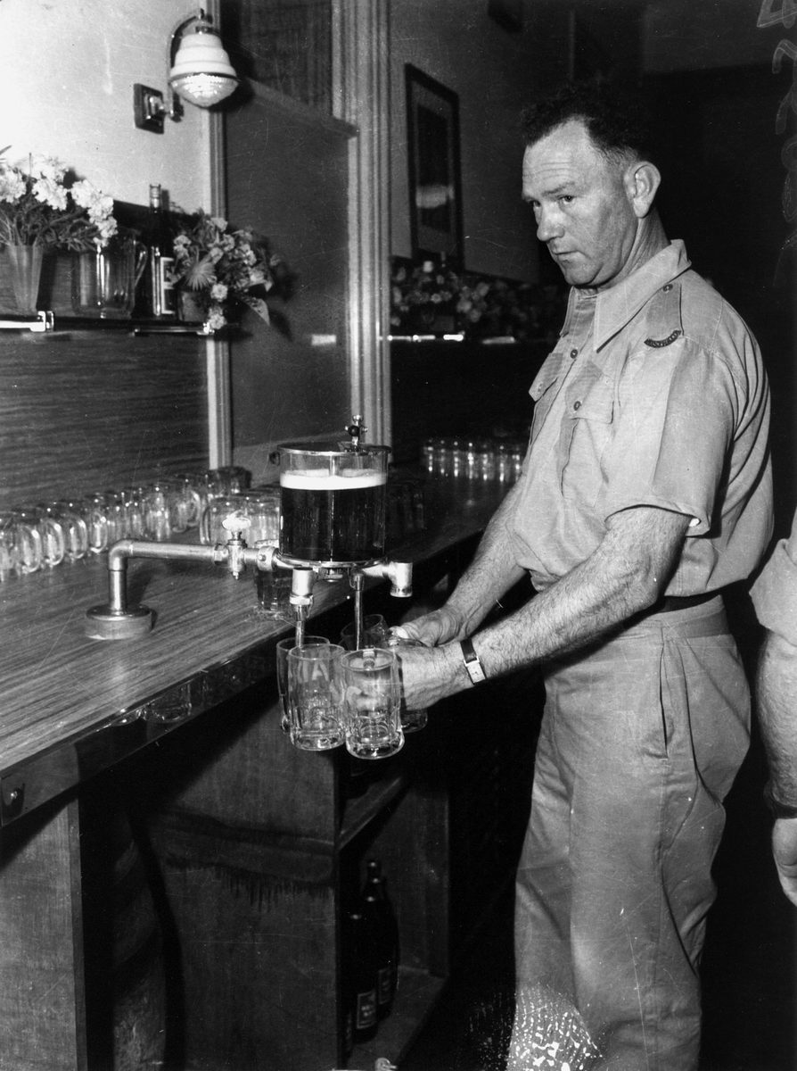 Barman pouring beers at the Army Service Club, Brisbane, August 1942