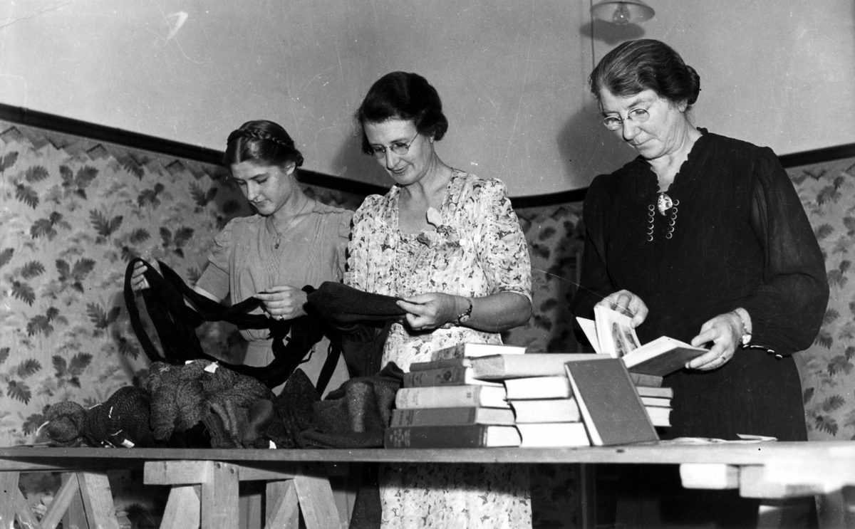 University groups combine for war work, Brisbane, March 1940