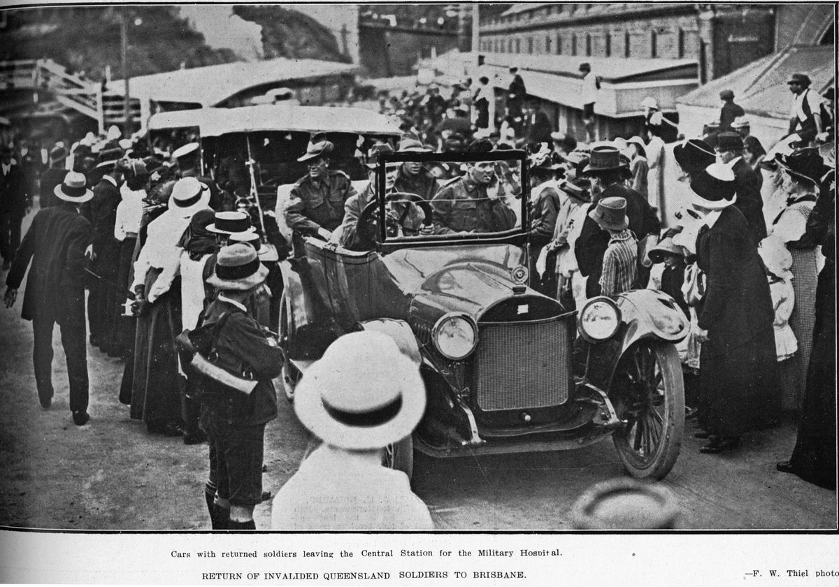 Return of invalided Queensland soldiers to Brisbane, 1916