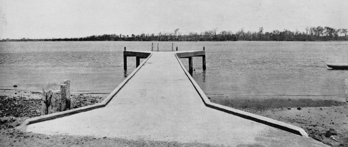 New reinforced concrete jetty at the mouth of Cabbage Tree Creek, 1920