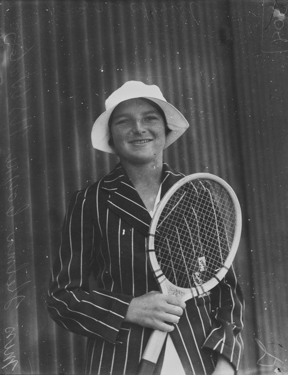 Thelma Coyne posing with a tennis racquet in Brisbane, 1932