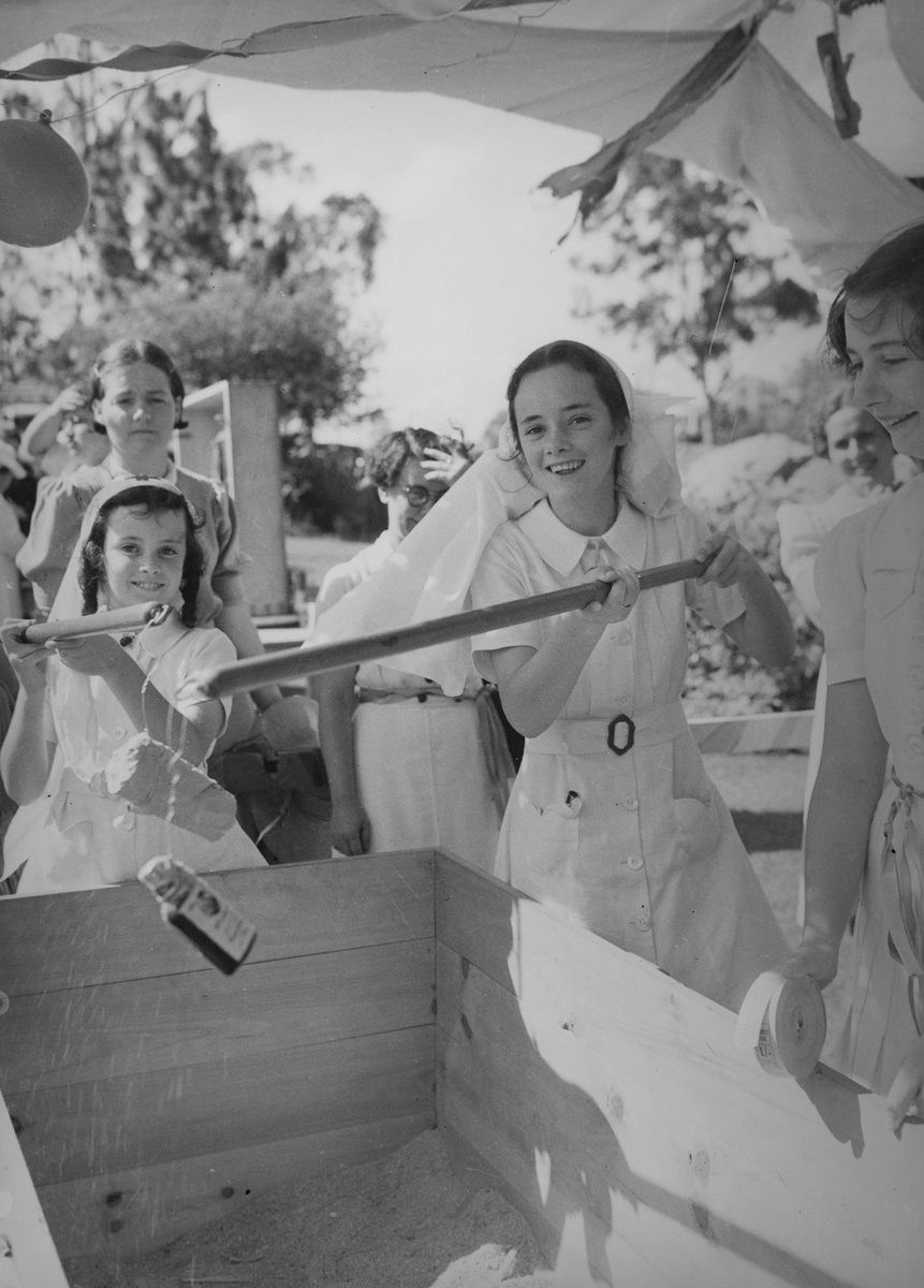 Red Cross fete, Government House, Brisbane, 1940