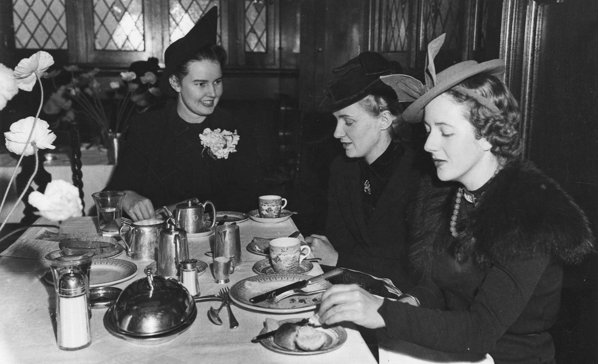 Friends taking luncheon at Rowe's, 1940