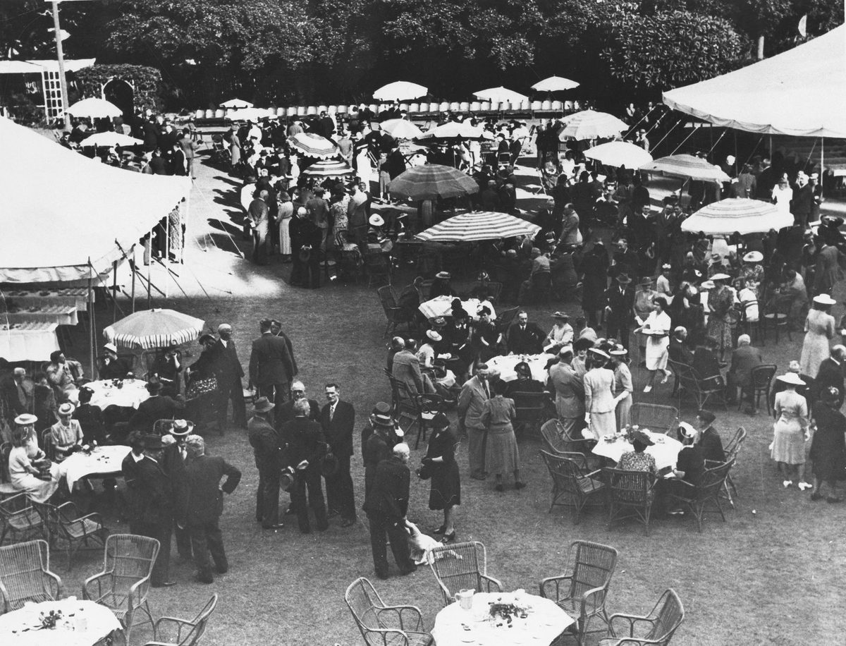Garden Party in Parliament House grounds to farewell the Governor of Queensland, Sir Leslie Wilson, 10 April, 1946