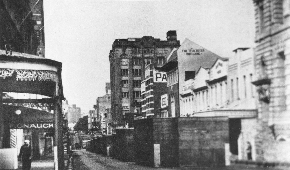 Bomb shelters in Elizabeth Street, 1942