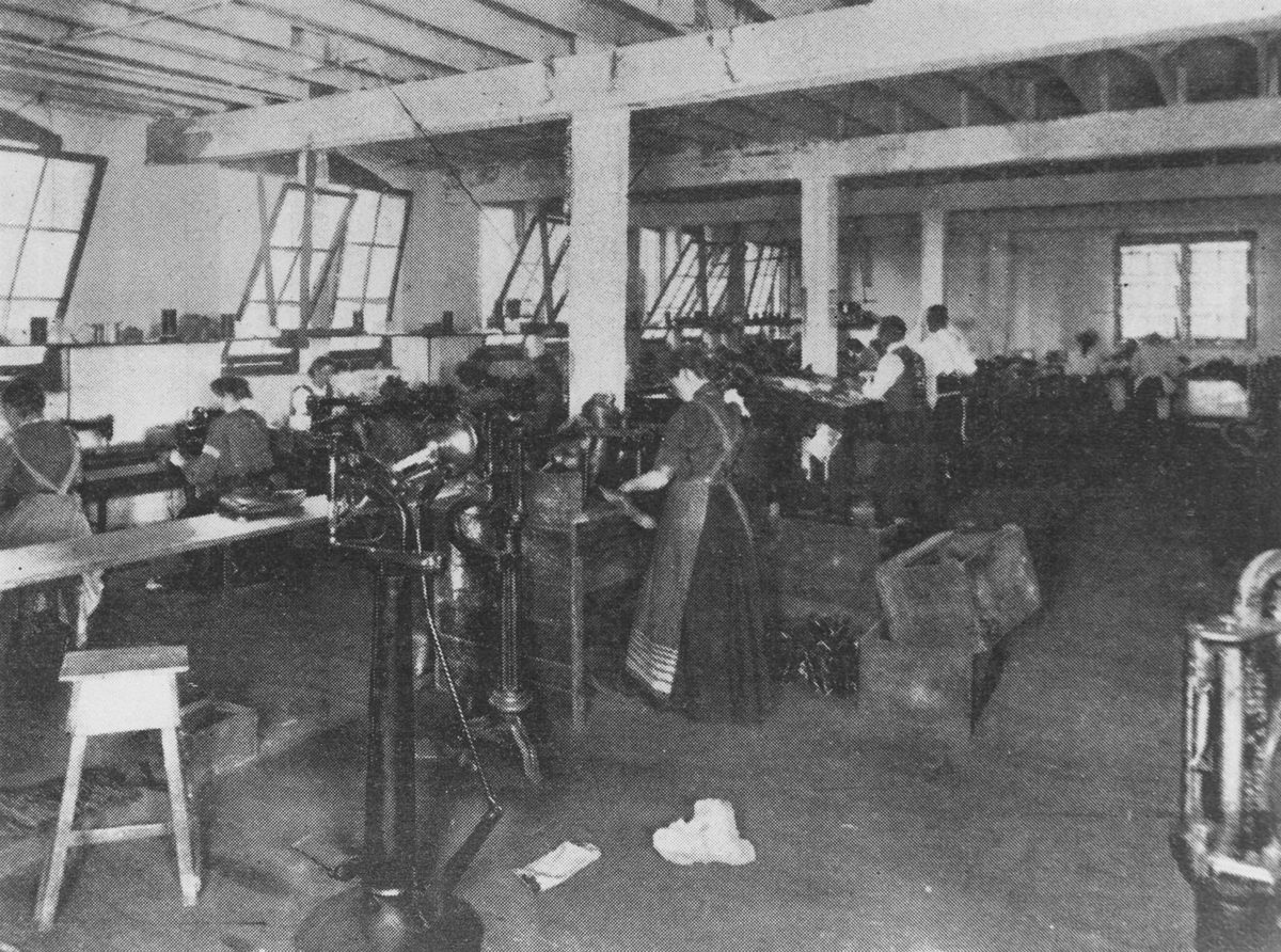 Machinists Department at Davey Halliday Co. Ltd., Brisbane, 1904