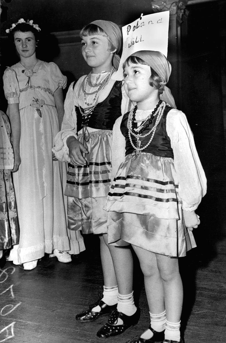 Fancy dress ball for the Polish Red Cross, Brisbane, 1940