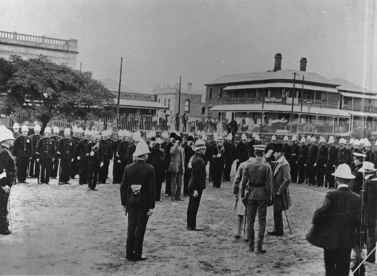 Presentation of medals to ex-members of the Queensland Police Force, Petrie Terrace, 1909