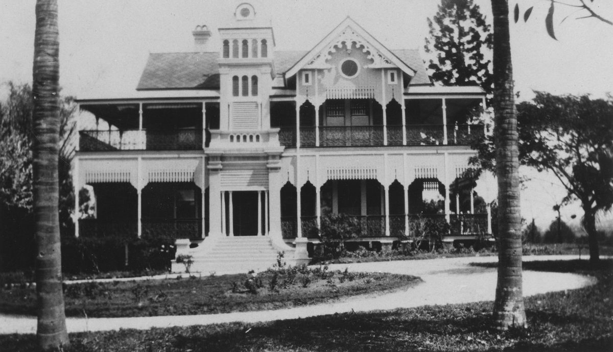 Front view of the beautiful Hayslope, a residence in Tennyson, Brisbane, 1932