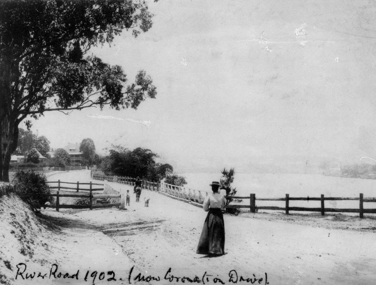 Walk along River Road in 1902