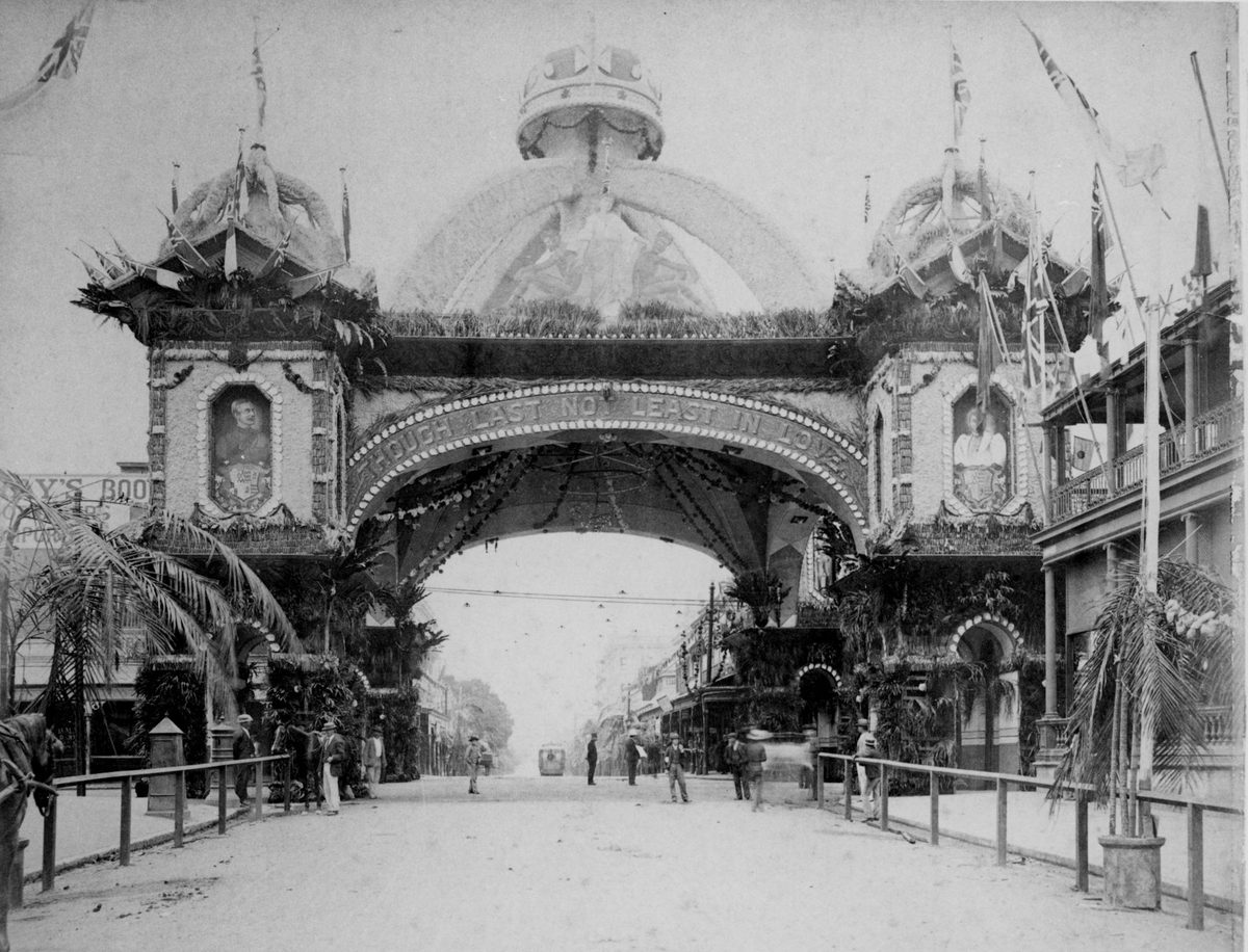 Decorated arch over George street for the royal visit, Brisbane, Queensland, 1901