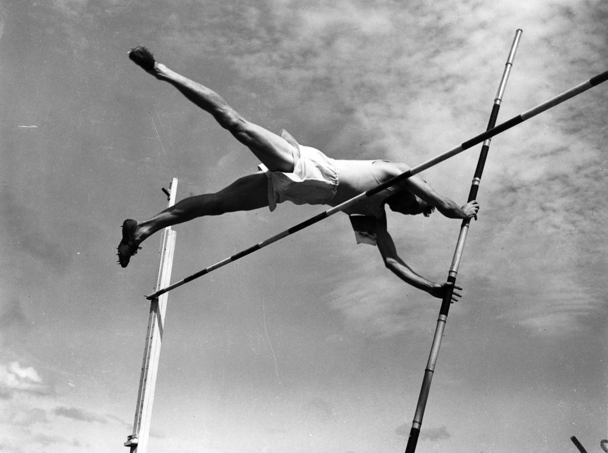 Des Frawley, Athletics Carnival, Brisbane, 1952
