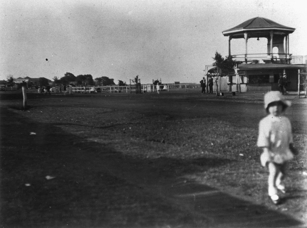 Bandstand on the Esplanade at Wynnum Central Beach, 1912